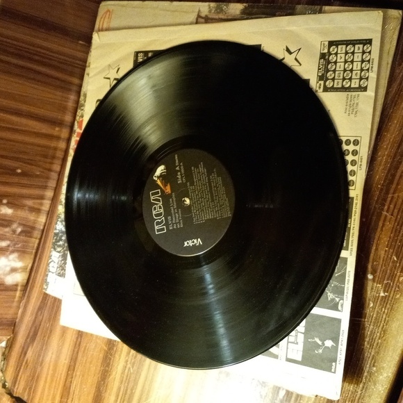 Elvis recorded live on stage in Memhis Graceland vinyl album - Picture 3 of 3